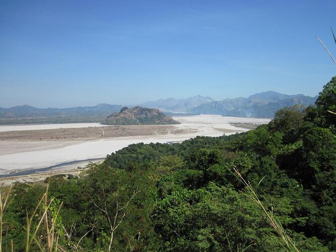 Mapanuepe Lake 02