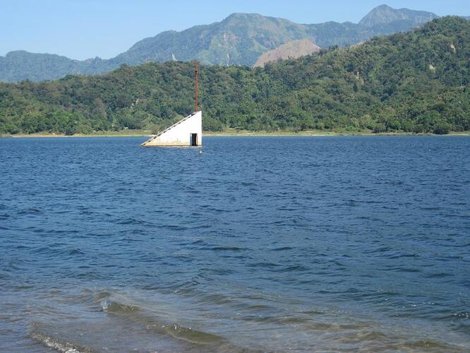 Mapanuepe Lake 05