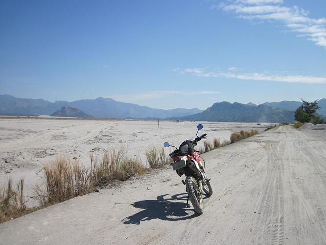 Mapanuepe Lake 01