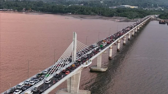 new-panguil-bay-bridge-in-northern-mindanao-massive-traffic-v0-narhi6q4ywrd1.jpeg