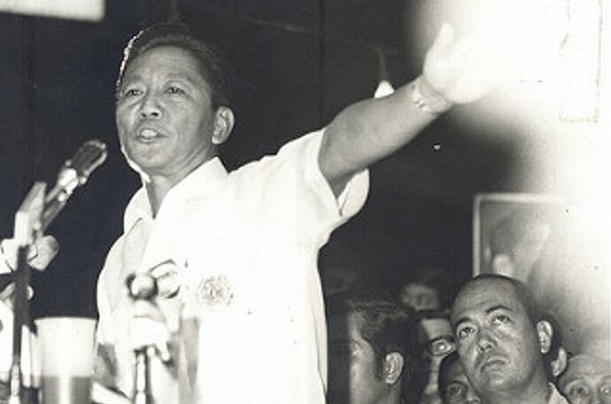 02-philippinen-forum-taegliche-geschichte-senator-marcos-ankuendigung
