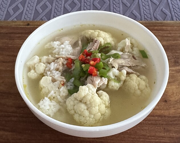 Hühnersuppe mit Blumenkohl