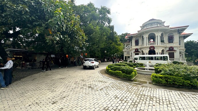 Molo Mansion and food park
