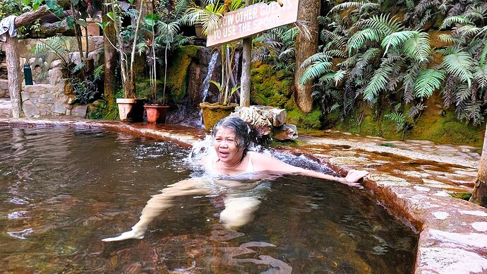 22-philippinen-forum-unterwegs-negros-dipping-in-red-rock-03