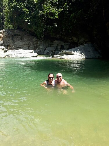 die Wanne vor dem Wasserfall