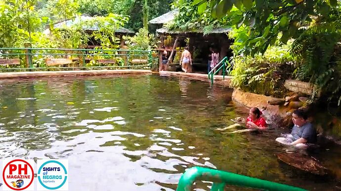 22-philippinen-forum-unterwegs-negros-dipping-in-red-rock-02