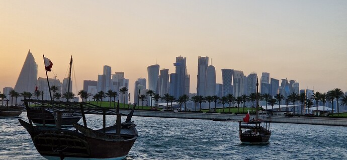 250517-s.Doha Mina Park_014 Blick auf die Corniche - Skyline klein