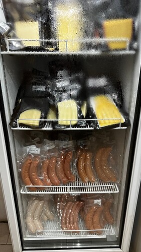 und noch mehr Wurst... Brot war abends schon aus...