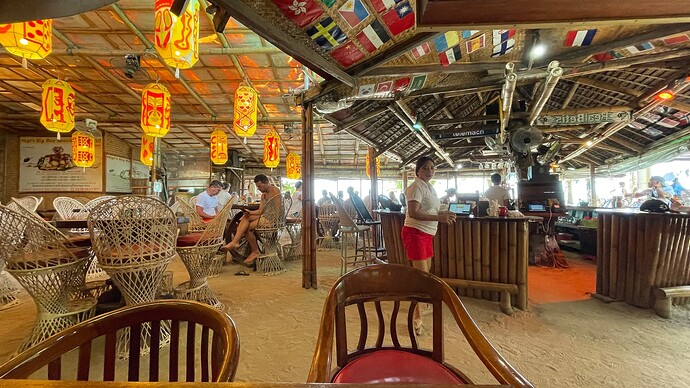 Nigi Nigi Nu Noos Bar Restaurant 02