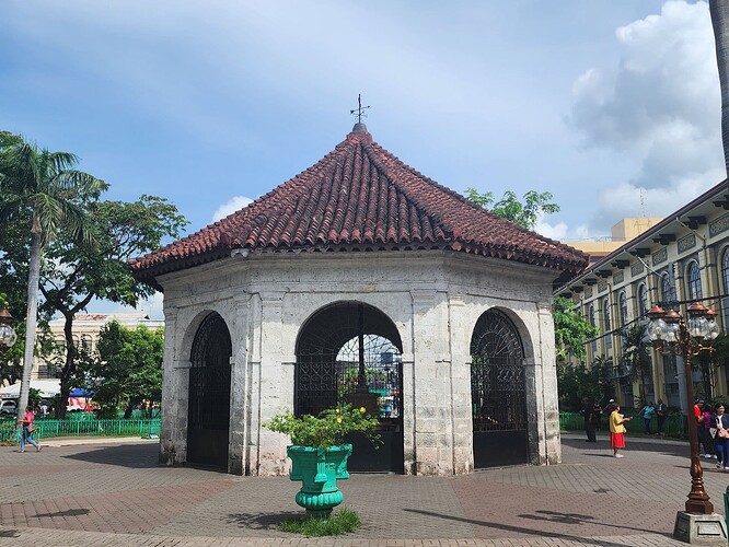 14-philippinen-forum-kultur-gebaeude-magalllan-kreuz-cebu-00