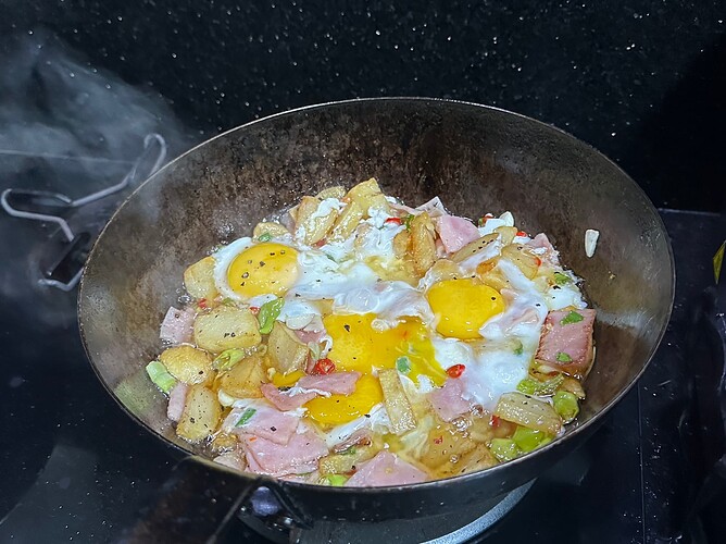mit Kochschinken, Ei und frischem Gemüse...