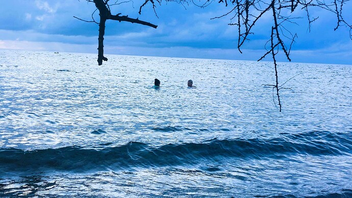 05-philippinen-forum-bei-uns-daheim-baden-im-meer-02