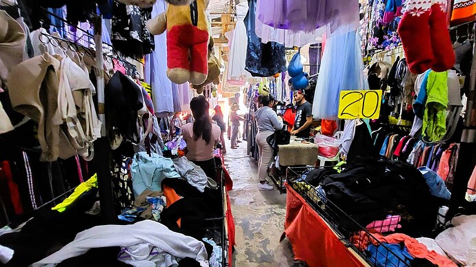 21-philippinen-forum-gesellschaft-ukay-ukay-05