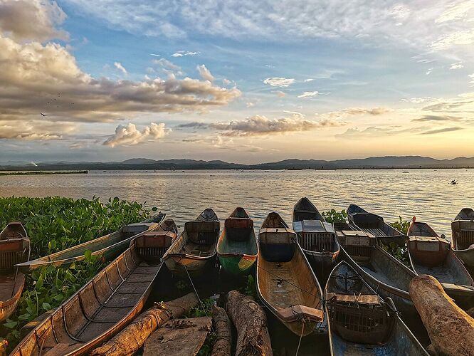 03-philippinen-forum-seen-lake-bato-02
