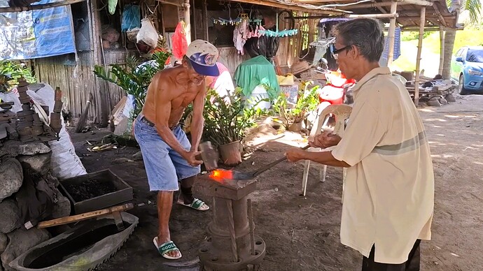 18-philippinen-forum-allgemein-bolo-schmiede-02