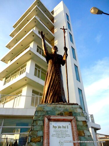 30-philippinen-forum-pilgerorte-papst-john-paul-II-tower-02